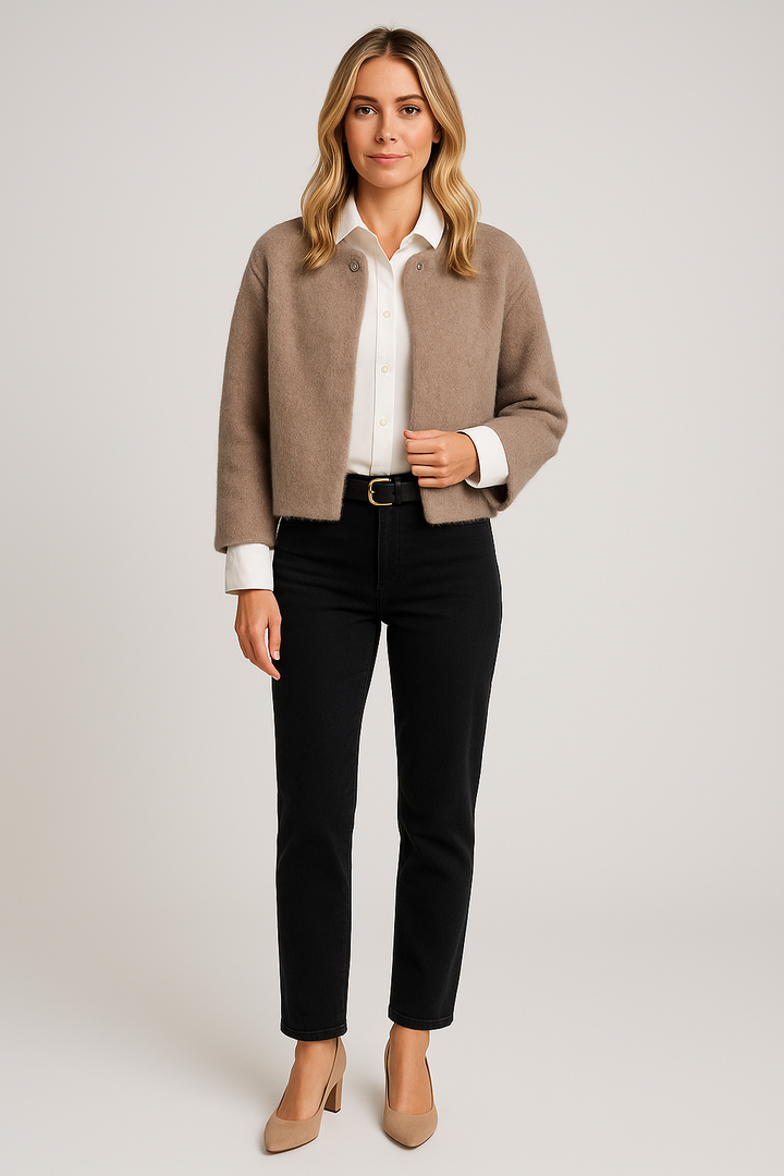 Ilse™ | Kort jakke med elegante utsvingte ermer